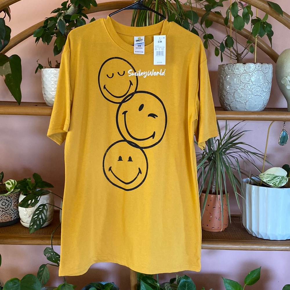Smiley World Yellow Smiley Face Tee S/M NWT